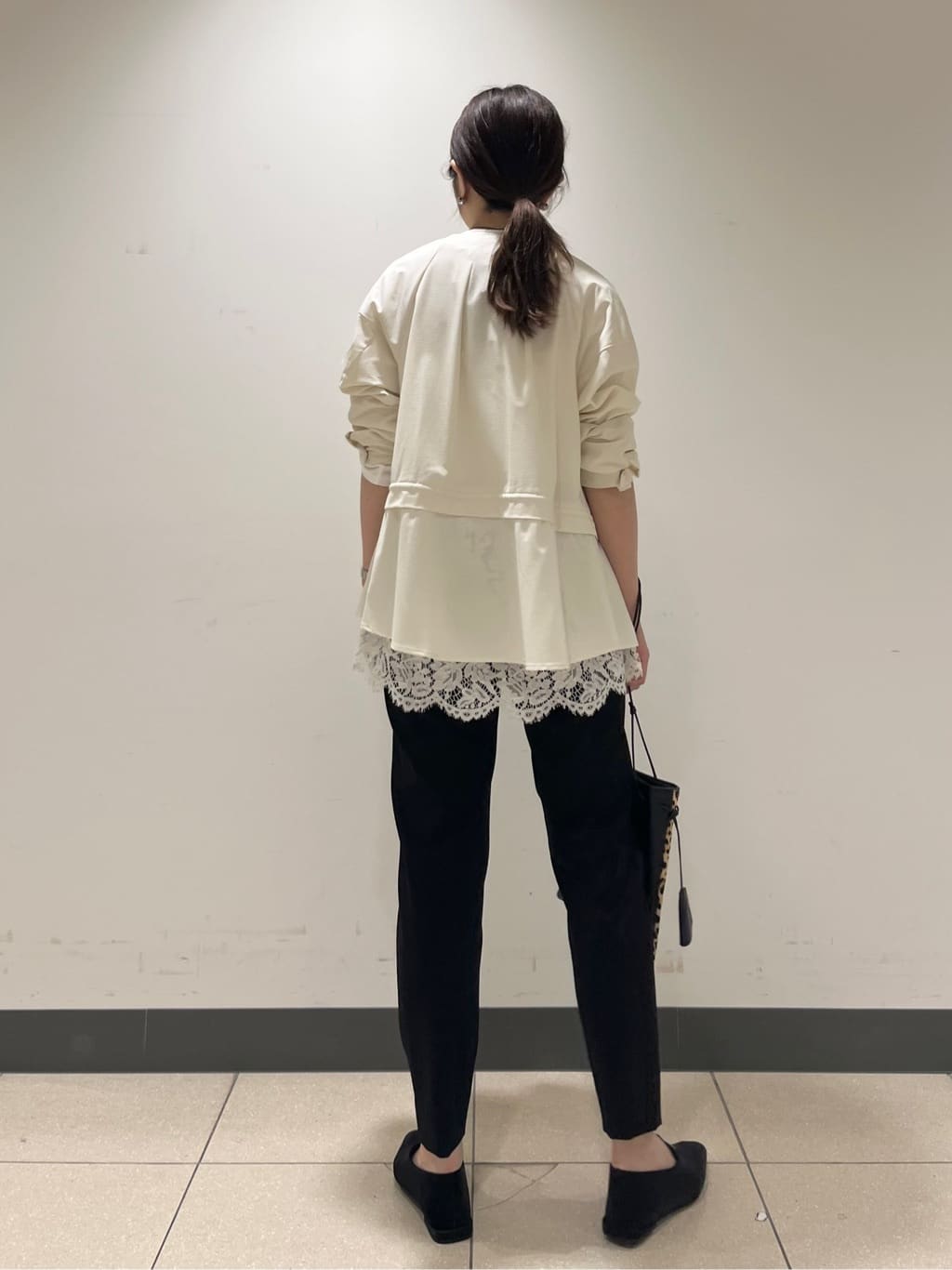shokoさんの「INDIVI｜【レイヤードにおすすめ】レース切り替えカットソー」を使ったコーディネート