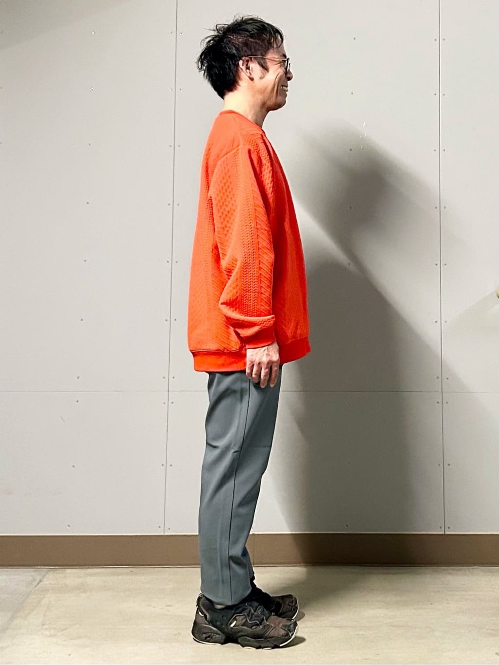 KENJI Iさんの「THE SHOP TK｜【無地に飽きた方へ】ふくれジャカードスウェット　洗濯機OK/6色展開/ユニセックスでおすすめ！」を使ったコーディネート