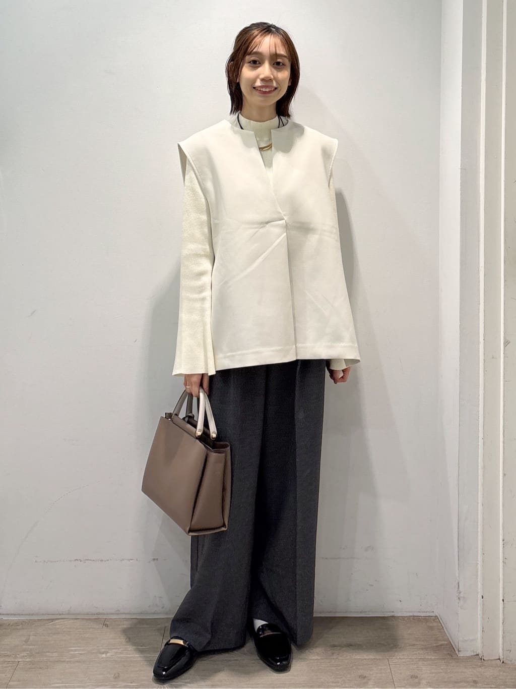 ぶまりんさんの「OPAQUE.CLIP｜ストレッチタックワイドパンツ／セットアップ対応可【洗濯機OK】」を使ったコーディネート