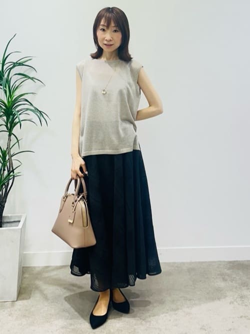 Miwaさんの「UNTITLED｜【アンサンブル可/洗える】シアーノースリーブ プルオーバー」を使ったコーディネート