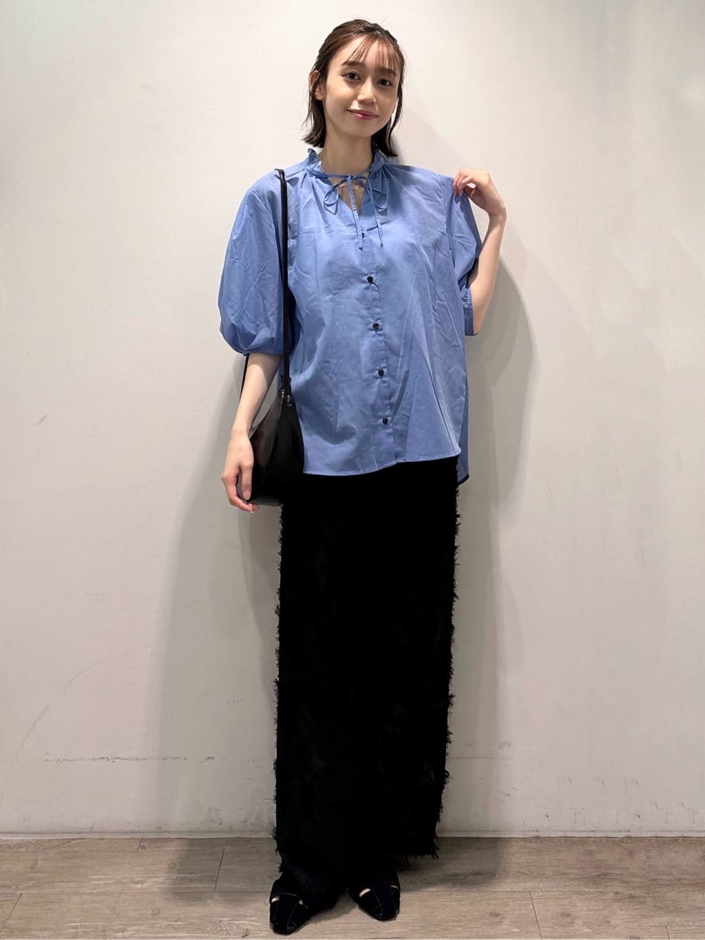 ぶまりんさんの「OPAQUE.CLIP｜シアーフリルネックブラウス【洗濯機洗い可】」を使ったコーディネート