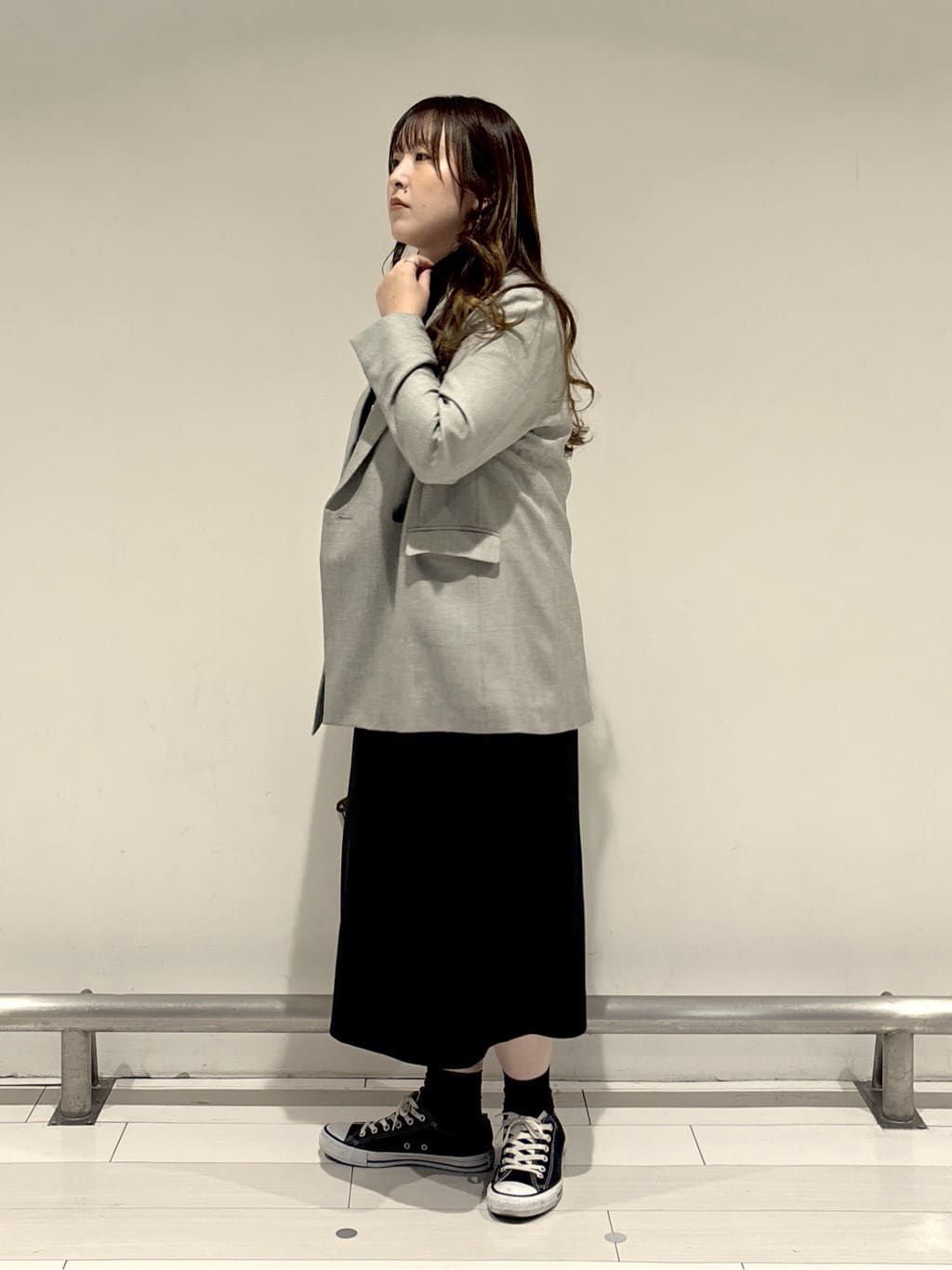nakamuraさんの「Reflect｜【すっきりシルエット】スエードライクジャンパースカ―ト」を使ったコーディネート