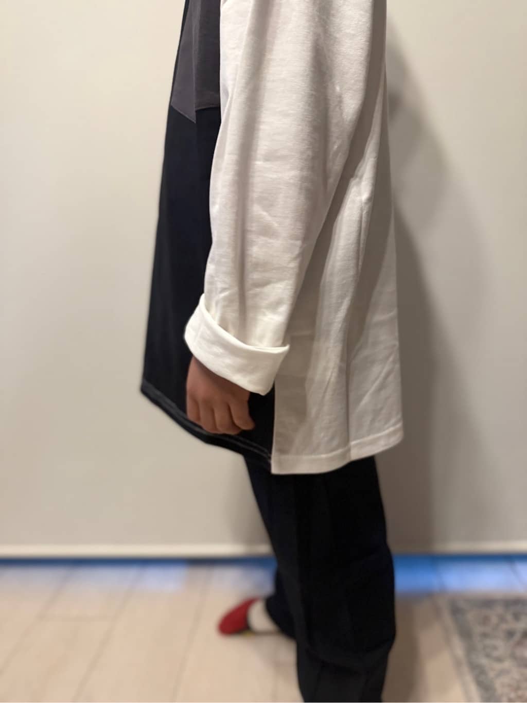 chさんの「THE SHOP TK｜【110-160/洗濯機OK】切り替え長袖Tシャツ」を使ったコーディネート