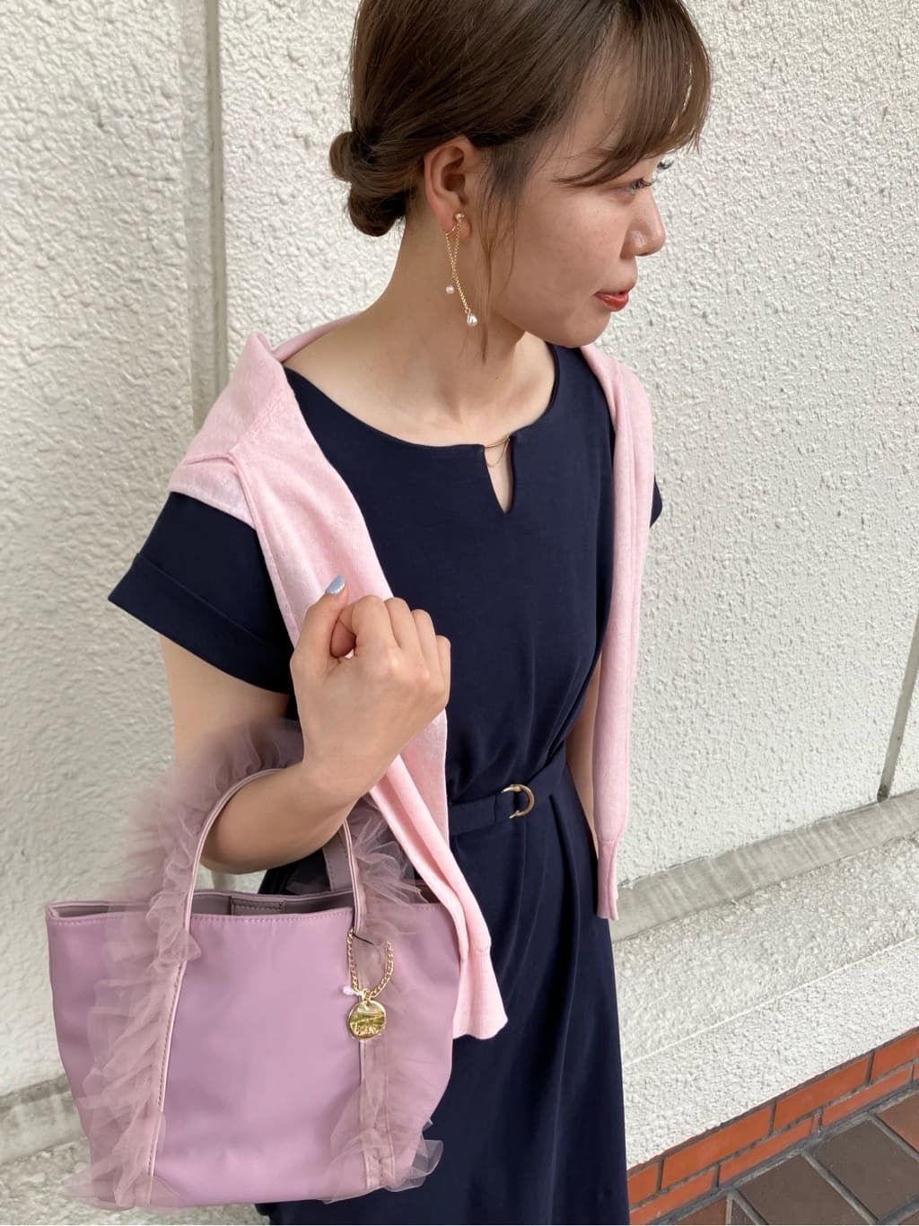 MAYUKIさんの「index｜《7色展開／XS-LLサイズ》ビジューボタンクルーネックカーディガン【洗濯機洗い可】」を使ったコーディネート