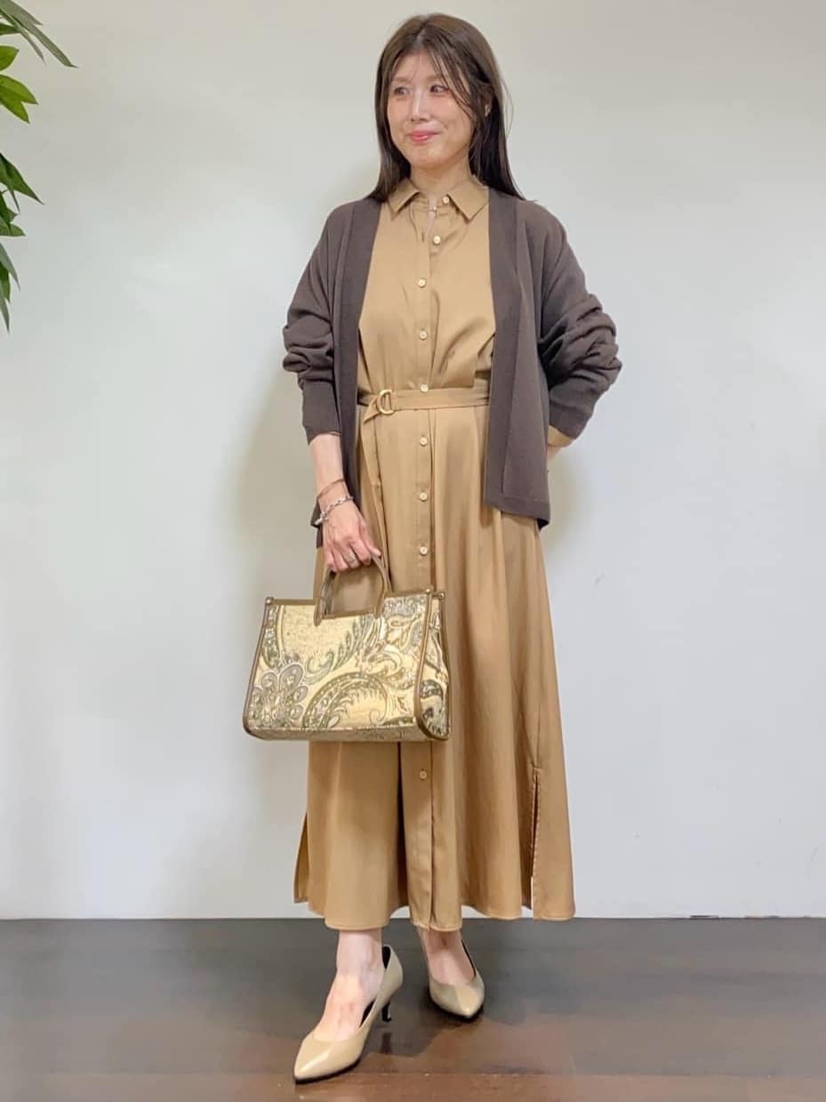 tomoさんの「UNTITLED｜【前開きボタン/ベルト付/羽織シャツ/】2WAYトレンチ風ワンピース」を使ったコーディネート