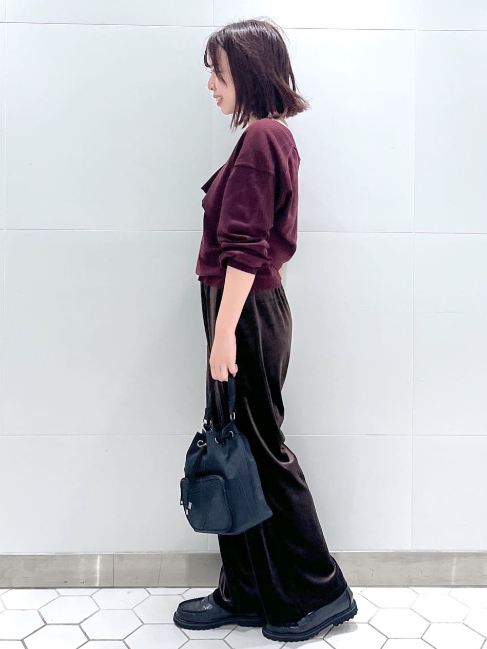 Makinoさんの「Dessin｜【2点セット/3WAY/洗える】ノースリーブインナー付きVネックショート丈ニット」を使ったコーディネート