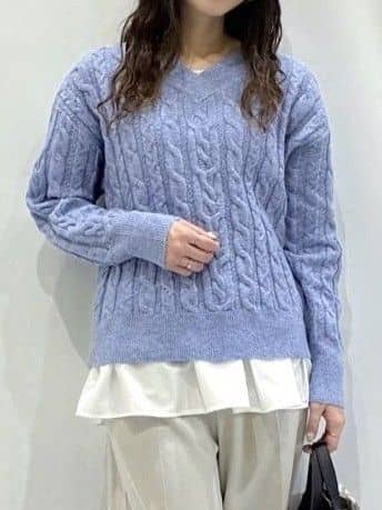 komaさんの「OPAQUE.CLIP｜ラメ混ファンシーケーブルVネックニット【洗濯機OK】」を使ったコーディネート