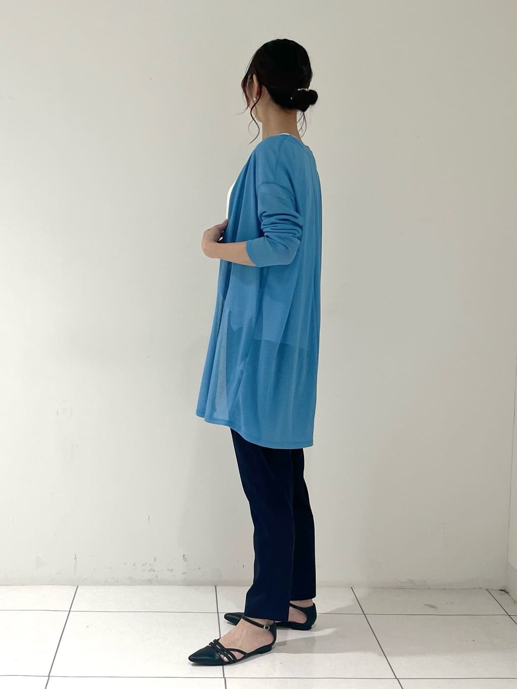 shioriさんの「INDIVI｜【パンツ人気1位／褒められパンツ／洗える】ウエストゴムタックテーパードパンツ」を使ったコーディネート