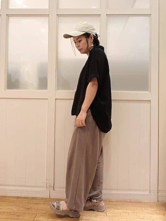 machiさんの「SHOO･LA･RUE｜【S-LL/UV/接触冷感/抗菌防臭】体型を自然にカバー フレンチリネンブレンド襟付ドルマンシャツ」を使ったコーディネート