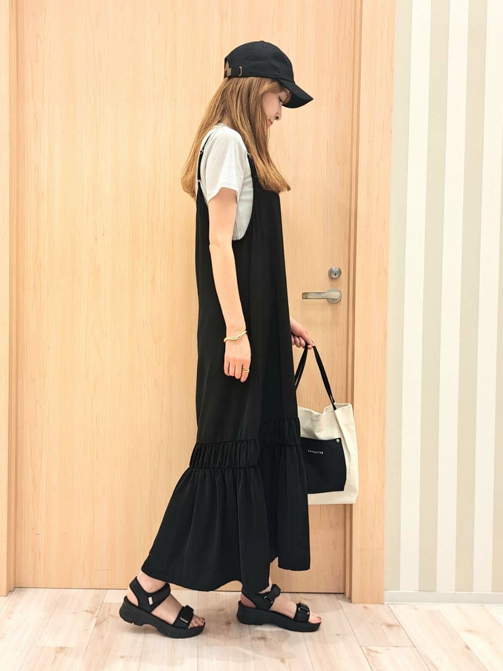 kanaさんの「SHOO･LA･RUE｜【ひんやり】シャーリングがアクセントに 大人のデザインキャミワンピース」を使ったコーディネート