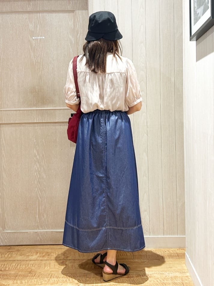 yukaさんの「SHOO･LA･RUE｜【洗える/S-LL】大人上品な印象のサテン5分袖ブラウス」を使ったコーディネート