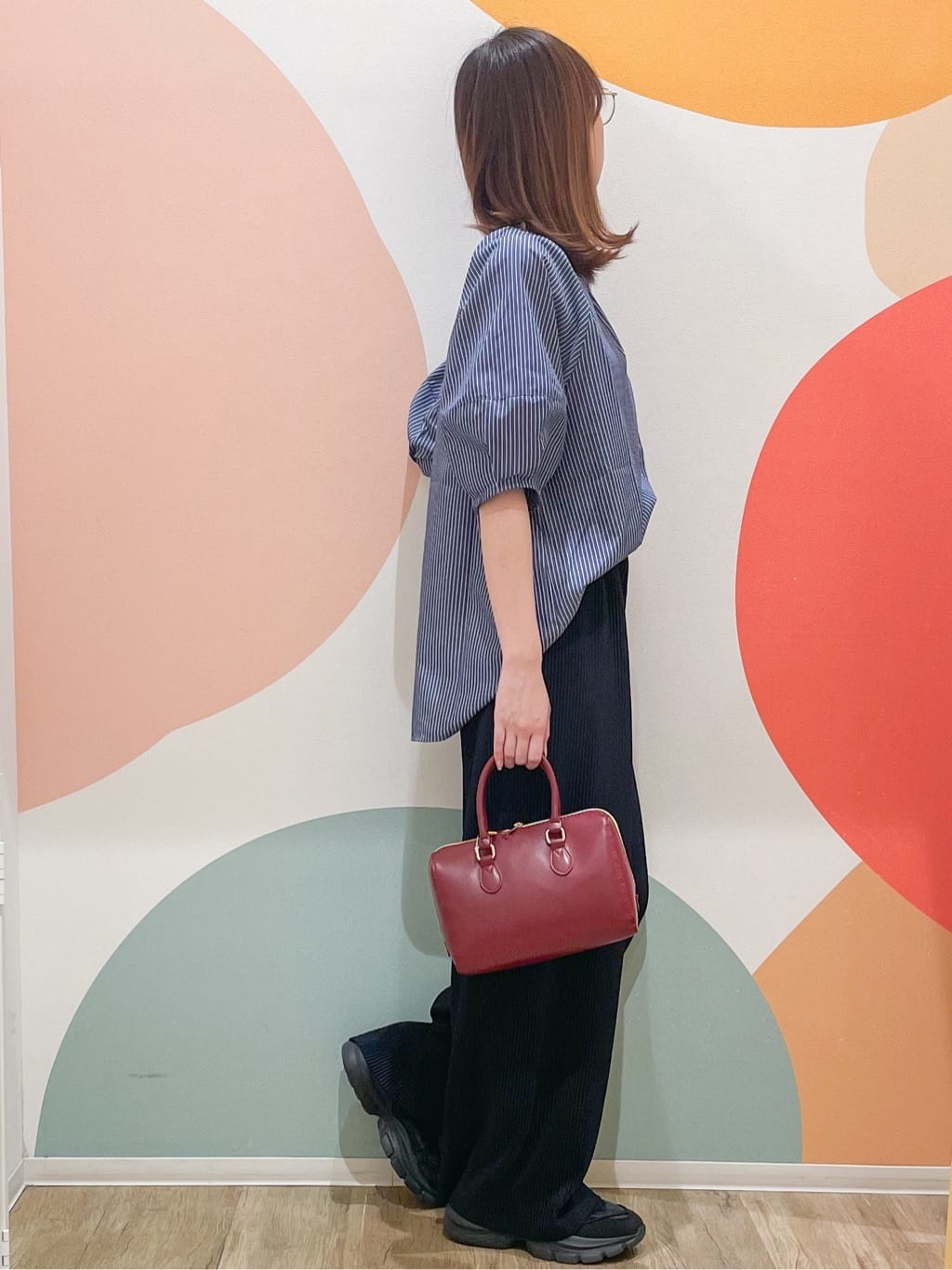 とまとさんの「SHOO･LA･RUE｜【S-LL/洗濯後しわになりにくい】ランタンスリーブで女性らしく 5分袖スキッパーブラウス」を使ったコーディネート