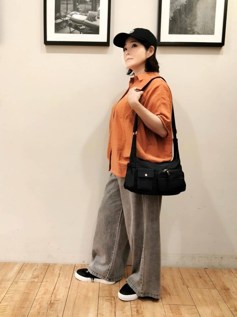 SHOOLARUEさんの「SHOO･LA･RUE｜【洗える/S-LL/5分袖】1枚でも羽織としても。さらさらドレープシャツ」を使ったコーディネート