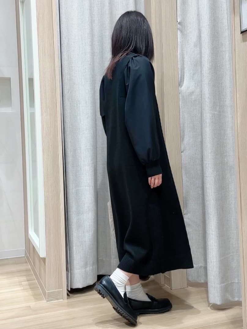 Fumikaさんの「grove｜一枚で華やぐ、袖布帛ケーブルニットワンピース」を使ったコーディネート