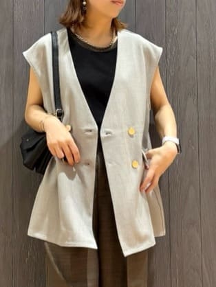 meiさんの「SHOO･LA･RUE｜【S-LL/セットアップ可/洗濯後しわになりにくい】ダブルベスト」を使ったコーディネート