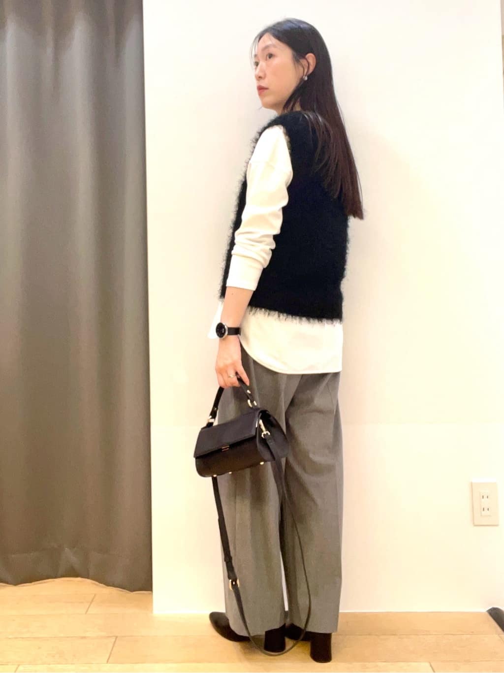 yukoさんの「INDIVI｜フェザーモールニットベスト」を使ったコーディネート