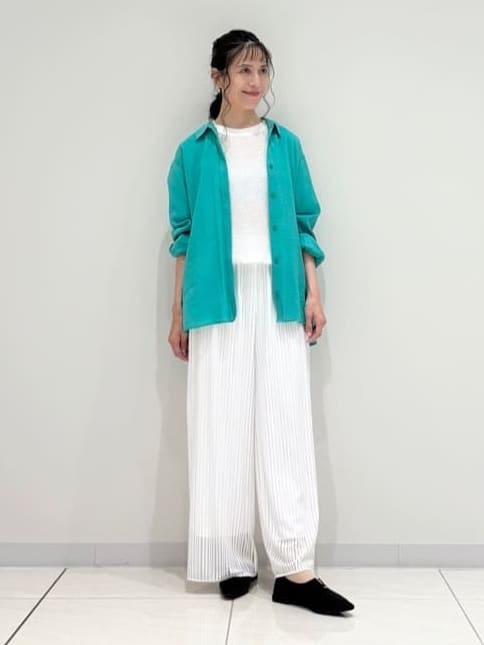 kayoさんの「INDIVI｜【体型カバー／清涼感】シアーオーバーシャツ」を使ったコーディネート