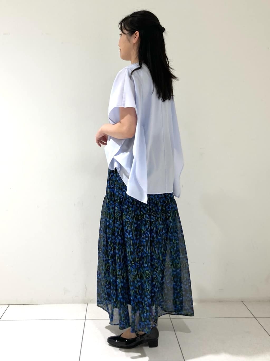 momokoさんの「INDIVI｜【体型カバー】スクエアブラウス」を使ったコーディネート