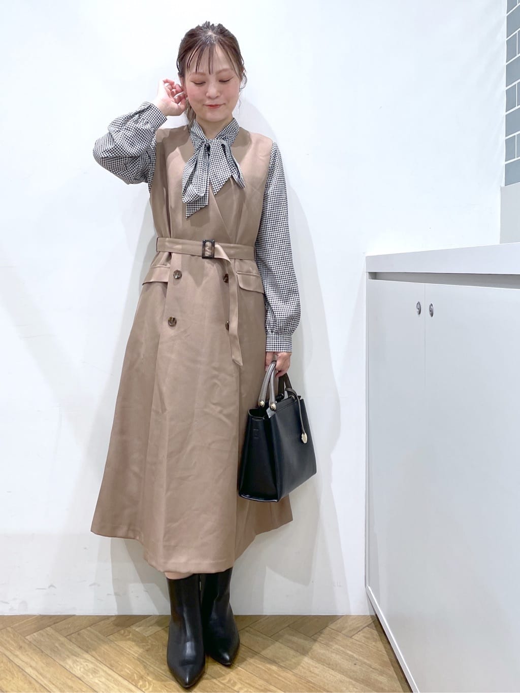 Junさんの「index｜トレンチディティールワンピース【洗濯機OK／イージーアイロン／防シワ】」を使ったコーディネート