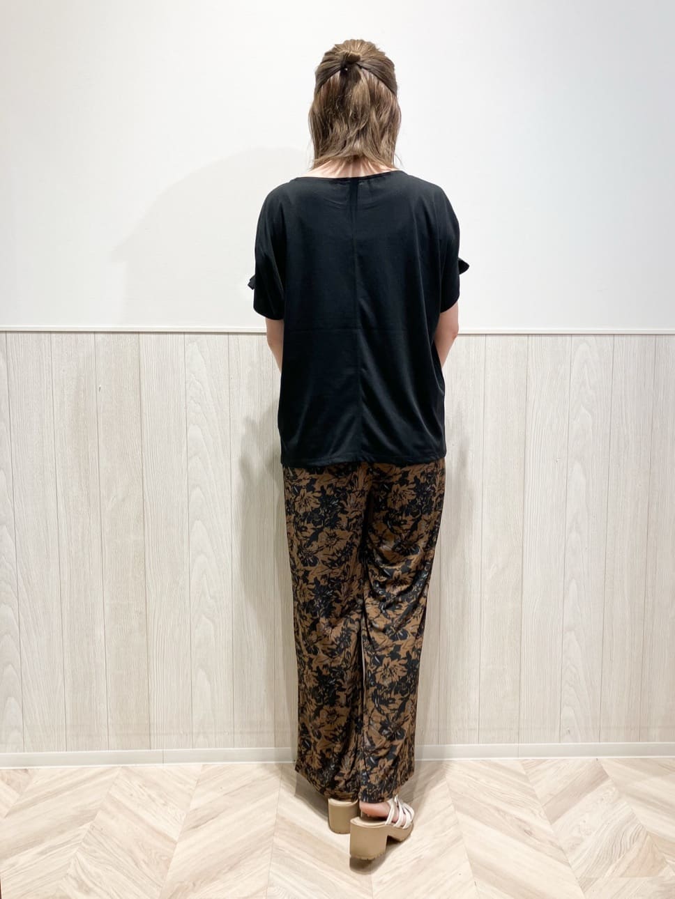 shokoさんの「SHOO･LA･RUE｜【S-LL/UV/プチプラ】お袖タックで好印象 デザインTシャツ」を使ったコーディネート