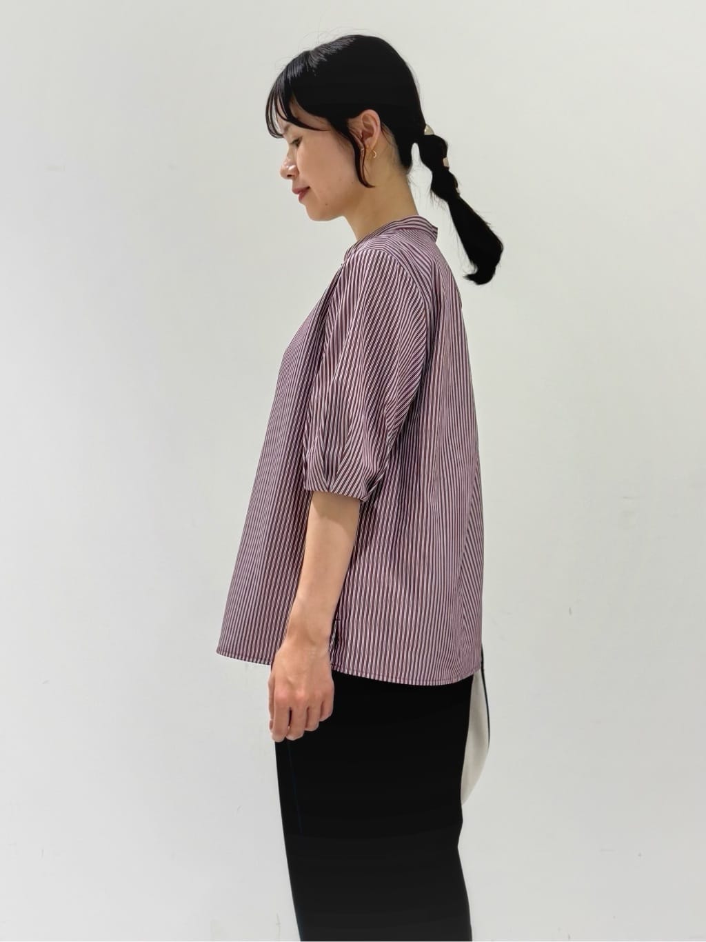 kozuさんの「index｜ストレッチテーパードパンツ【洗濯機洗い可／吸水速乾／防シワ】」を使ったコーディネート
