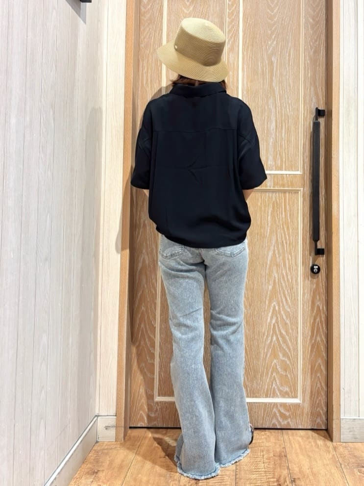 meiさんの「SHOO･LA･RUE｜【ひんやり/S-LL】ストレッチフレアデニム」を使ったコーディネート