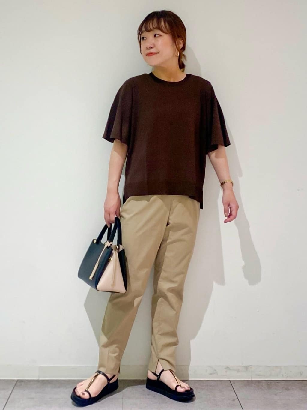 すずママさんの「OPAQUE.CLIP｜麻混ハイストレッチイージースティックパンツ【洗濯機洗い可】」を使ったコーディネート