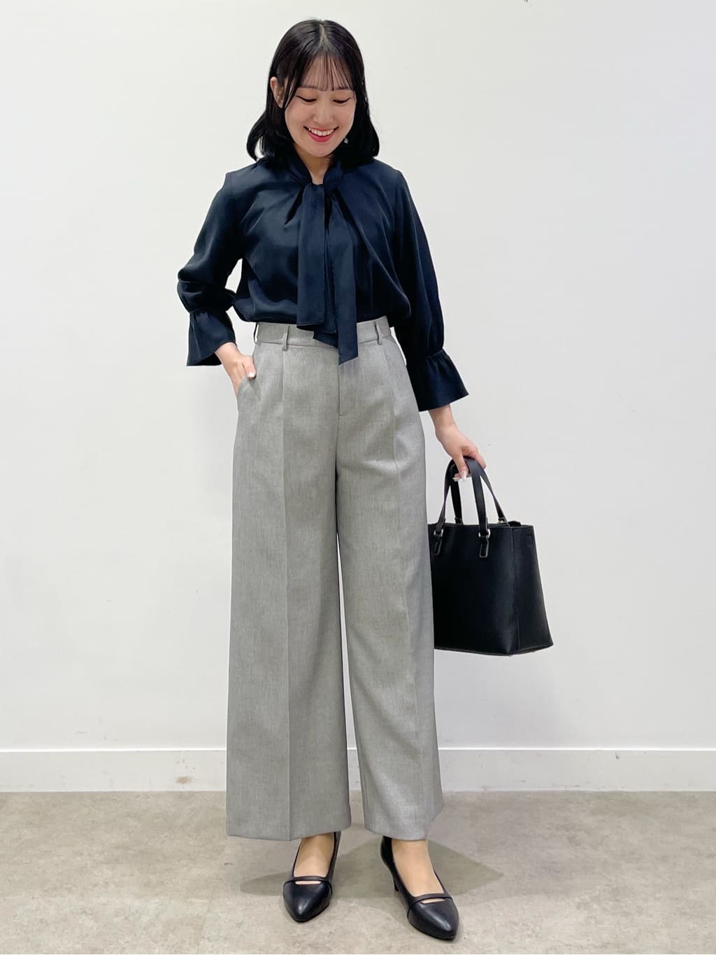 yukariさんの「Reflect｜【キレイめスタイル／通勤におすすめ◎】ボウタイシャンブレーカラーブラウス」を使ったコーディネート