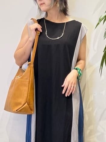 misakiさんの「SHOO･LA･RUE｜【S-LL/ひんやり】全身すっきり見えが楽に叶う サイド切替 バイカラーAラインワンピース」を使ったコーディネート