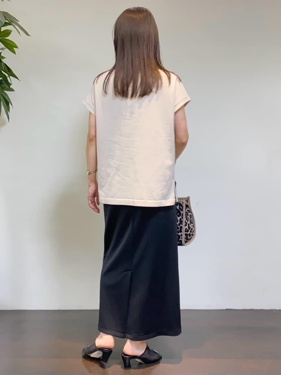 tomoさんの「UNTITLED｜【後ろウエストゴム/ストレッチ性/オンオフ】ジャージナロースカート」を使ったコーディネート