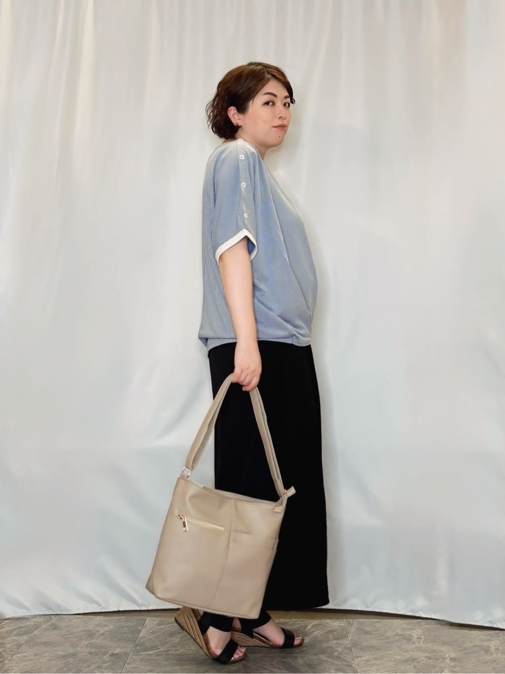たみさんの「SHOO･LA･RUE｜【ひんやり/UV】高気温でも快適に インせず決まるドルマントップス」を使ったコーディネート