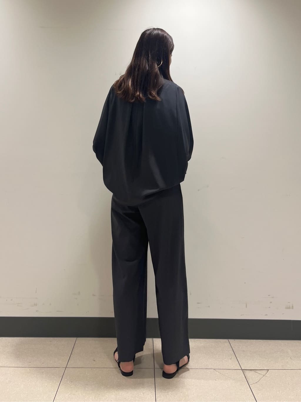 shokoさんの「INDIVI｜【体型カバー/SETUP可能】ジョーゼット　ドルマンブラウス」を使ったコーディネート