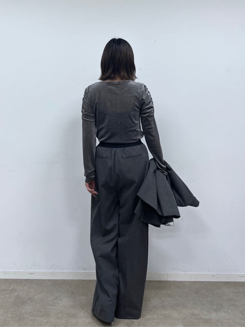 Harukaさんの「INDIVI｜【MILLELA FIRENZE】ループハンドルバッグ」を使ったコーディネート