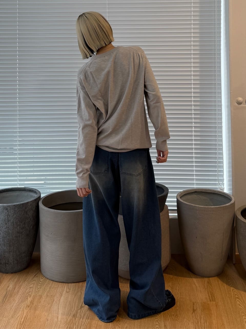 川本葵さんの「tk.TAKEO KIKUCHI｜ハイゲージコンパクトニットクルー」を使ったコーディネート
