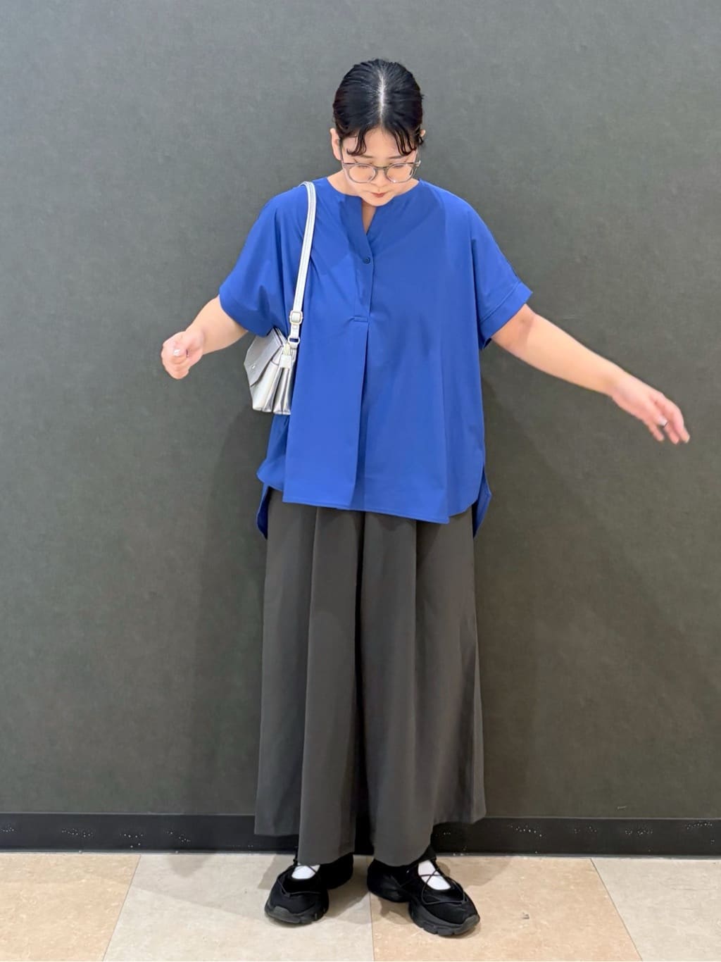 砂糖さんの「SHOO･LA･RUE｜【セットアップ可/ひんやり】下半身カバーにも タックスカーチョ」を使ったコーディネート