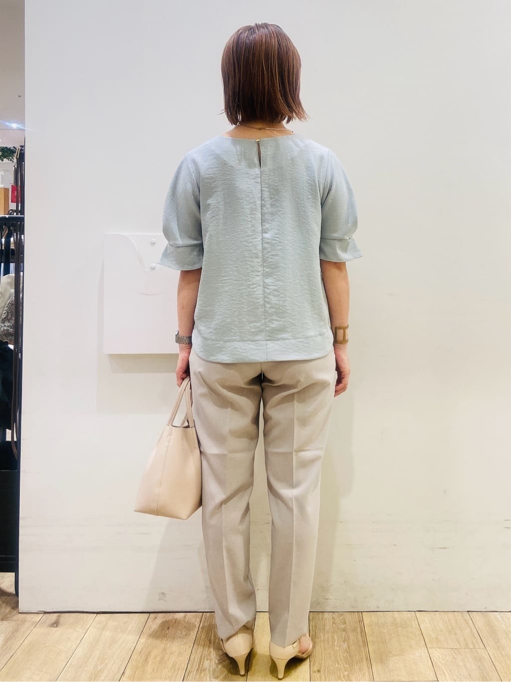 YUKOさんの「index｜ベルト付きストレッチテーパードパンツ／セットアップ可【洗濯機洗い可／吸水速乾／接触冷感】」を使ったコーディネート