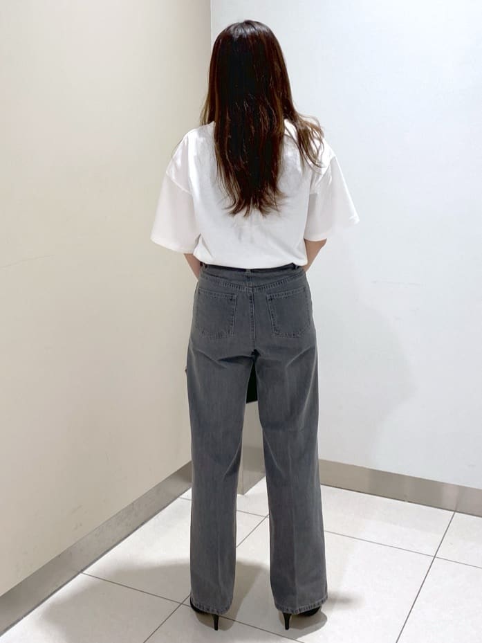 kanaさんの「UNTITLED｜【コットン100/ゆったり/ショート丈/洗える】ベロアロゴTシャツ」を使ったコーディネート