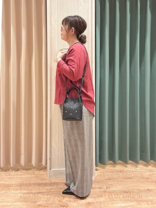 タガさんの「SHOO･LA･RUE｜【高レビュー/洗濯後しわになりにくい】1枚でサマ見え 8分袖ドルマンブラウス」を使ったコーディネート