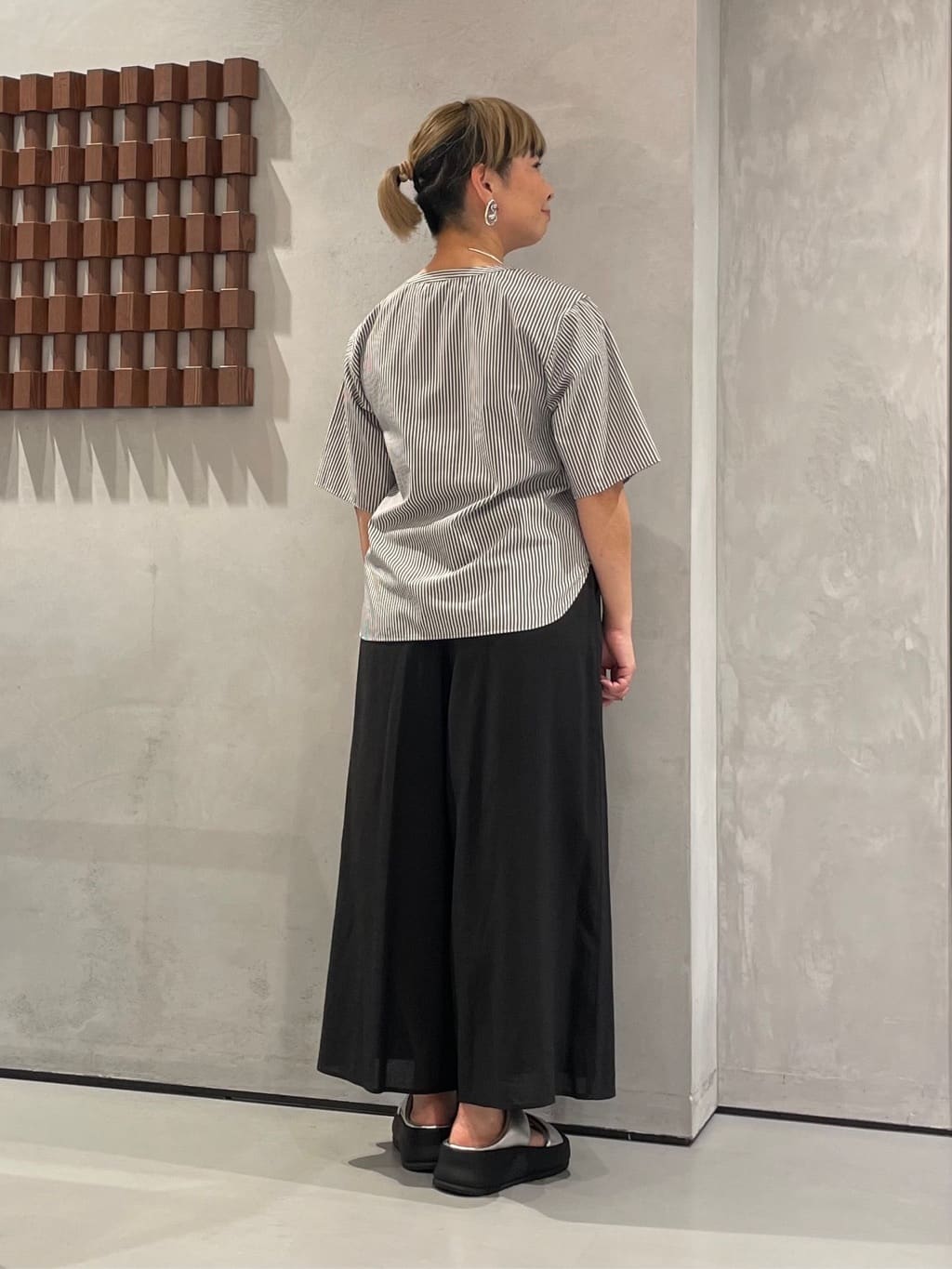 KOUさんの「INDIVI｜【洗える】胸元タックフリルブラウス」を使ったコーディネート
