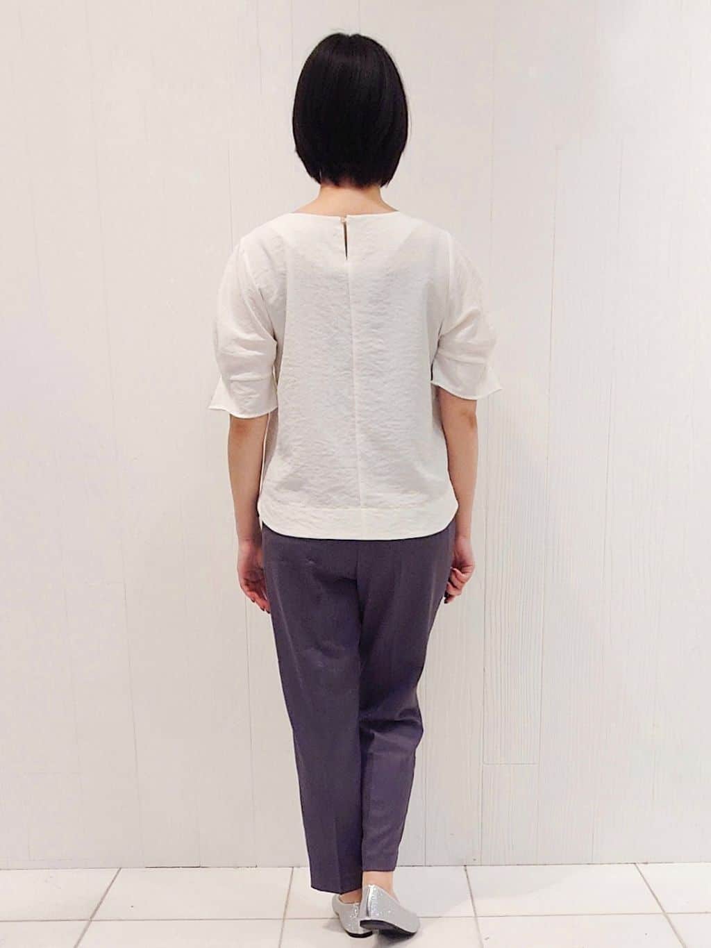 haruさんの「index｜《8色展開／XS-LLサイズ》タックパフスリーブブラウス【洗濯機洗い可／吸水速乾／防シワ／抗ピル】」を使ったコーディネート