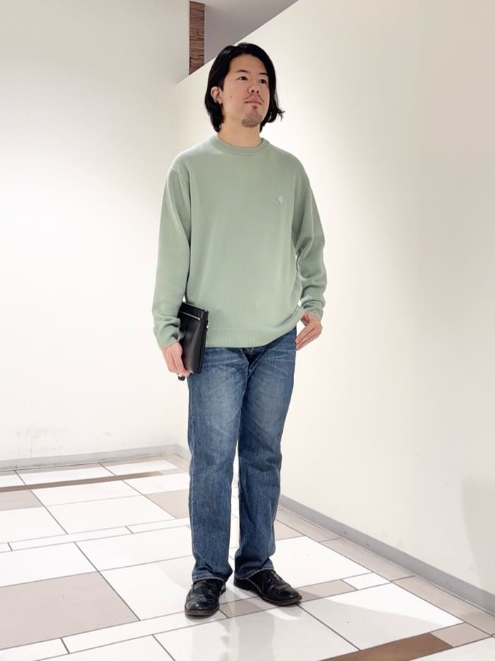 及川さんの「TAKEO KIKUCHI｜【Air Palette Knit】ワンポイント カラーニット プルオーバー」を使ったコーディネート