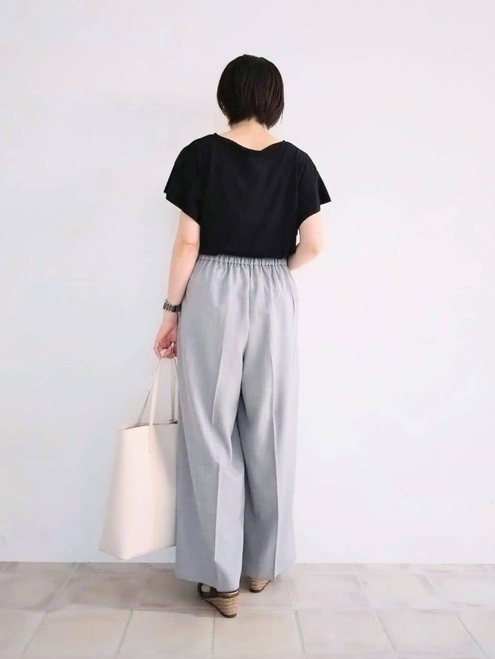 miomioさんの「SHOO･LA･RUE｜【汗ジミ防止/ひんやり/UV】フリルスリーブTシャツ」を使ったコーディネート