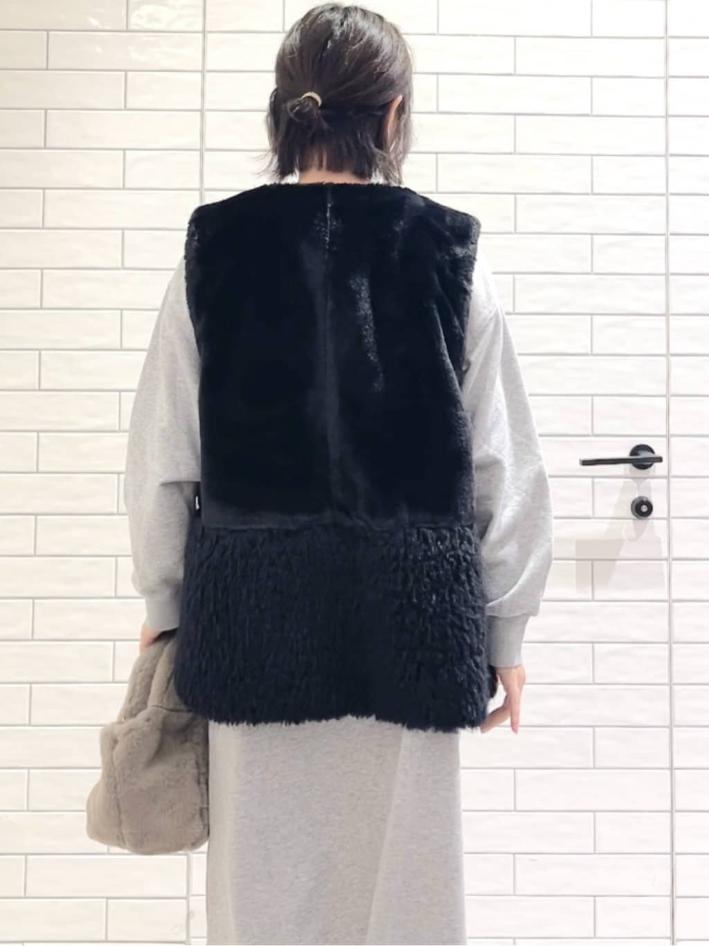 しおりさんの「OPAQUE.CLIP｜ロゴプリント裏毛ワンピース【洗濯機OK】」を使ったコーディネート