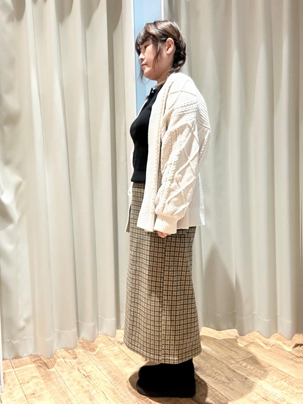 Hikaさんの「SHOO･LA･RUE｜【洗濯機可/S-LL】スカラップネックが上品な ビジュー付きニット」を使ったコーディネート