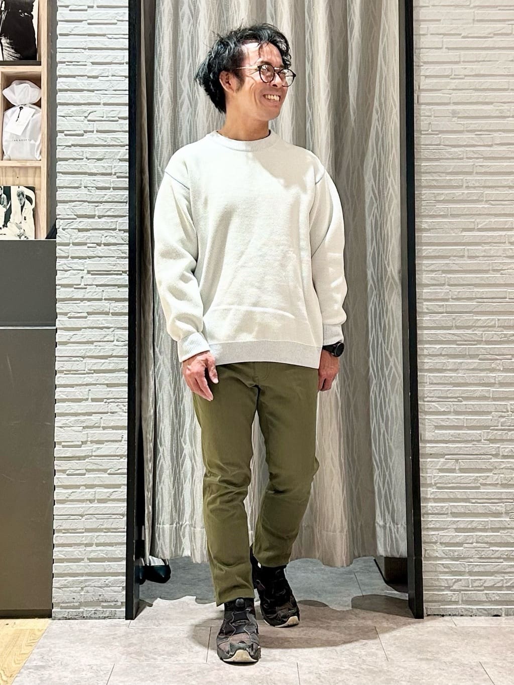KENJI Iさんの「THE SHOP TK｜【大人の上品カジュアルを叶える】ハグするニット 洗濯機OK／6色展開」を使ったコーディネート