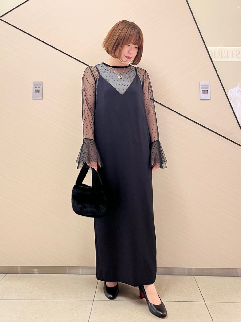 yahataさんの「DRESSTERIOR｜◆コンパクトフェイクファーバッグ」を使ったコーディネート