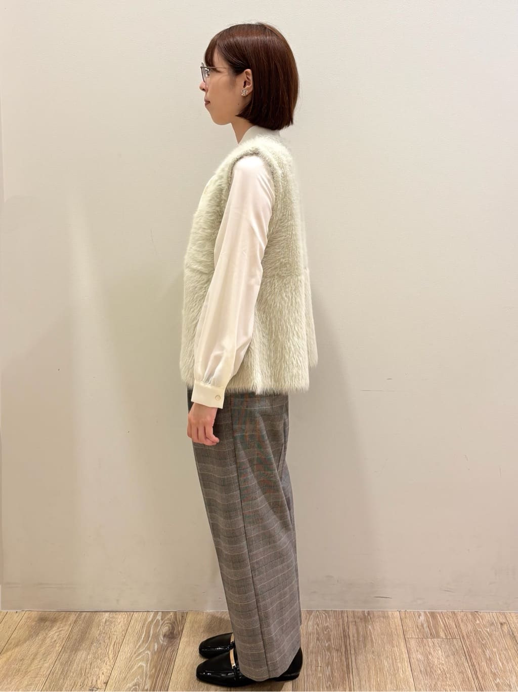honamiさんの「index｜《andGIRL掲載》フェザーペプラムジレ【洗濯機OK／抗ピル】」を使ったコーディネート