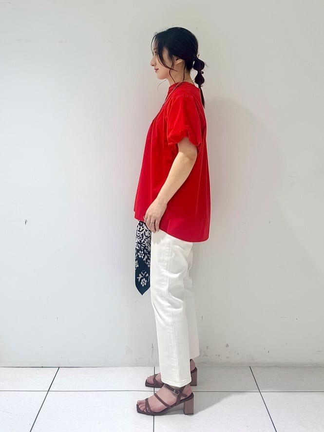 そんさんの「INDIVI｜【褒められデニム】スリムストレート デニムパンツ」を使ったコーディネート
