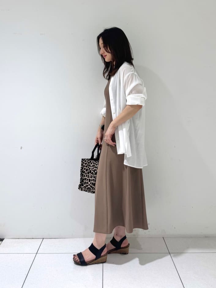 そんさんの「INDIVI｜【体型カバー／清涼感】シアーオーバーシャツ」を使ったコーディネート