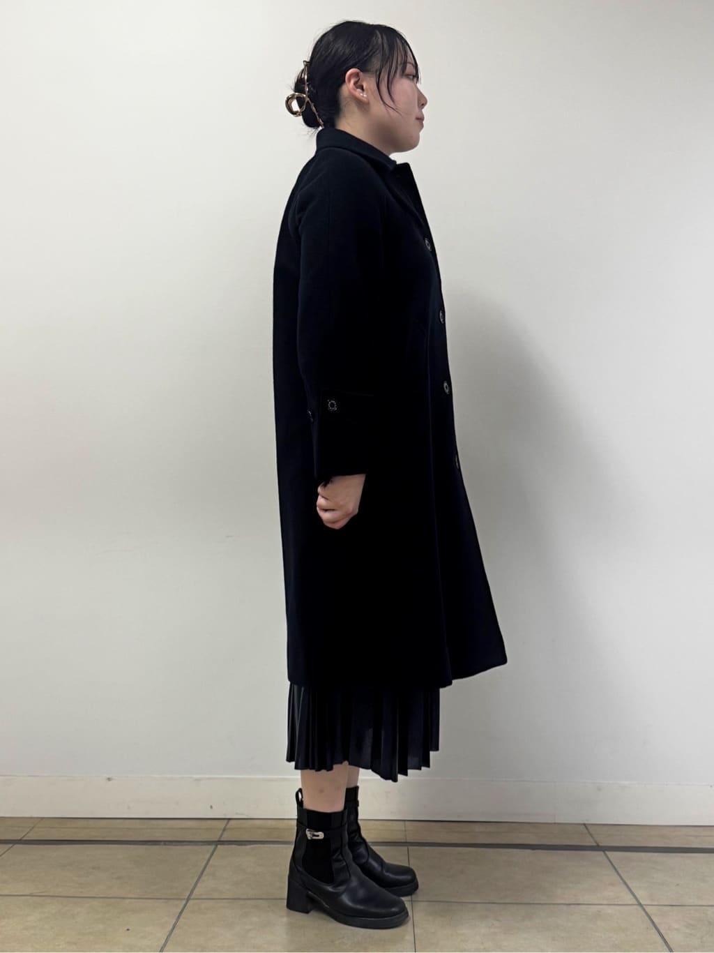なかもとあきさんの「DRESSTERIOR｜◆【洗える/ストレッチ性/オンオフ】箔プリントプリーツスカート」を使ったコーディネート